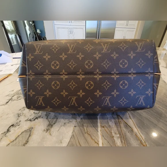 Louis Vuitton authentic Monogram Canvas Turenne GM  Satchel ❤️‍🔥 - Picture 6 of 16